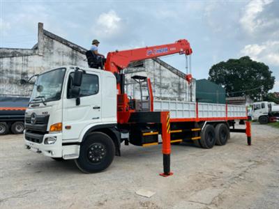 Cẩu Kanglim 8 tấn KS2056 lắp đặt trên xe Hino